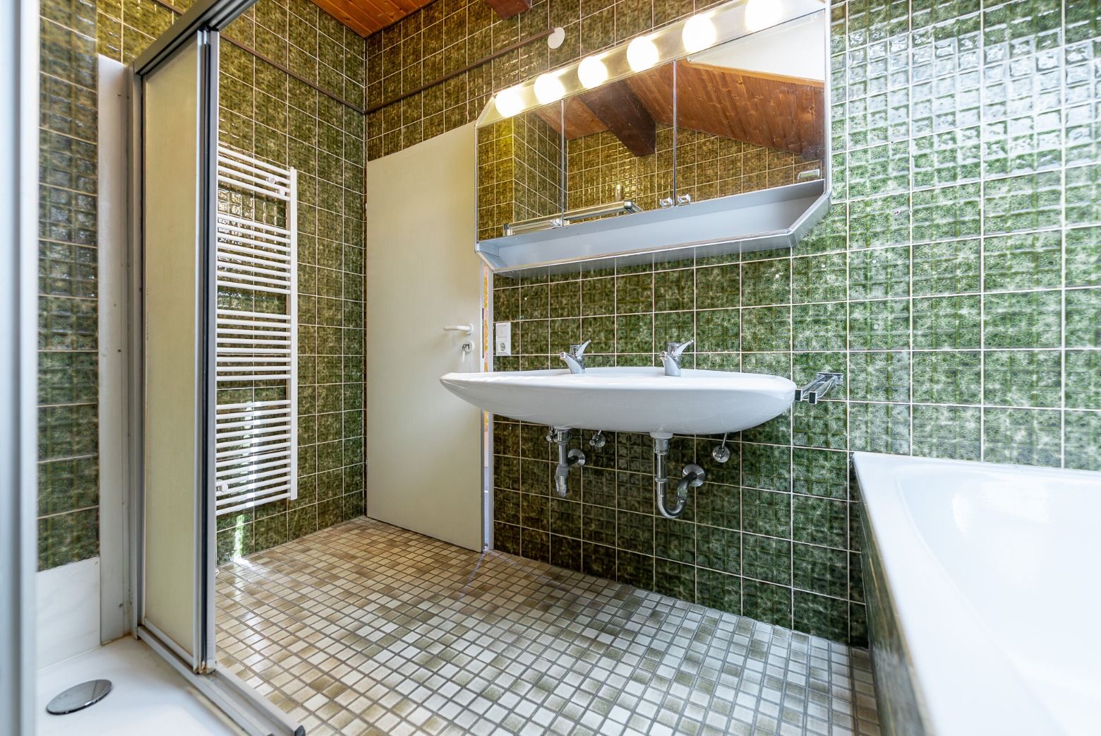 Badezimmer DG (2).jpg