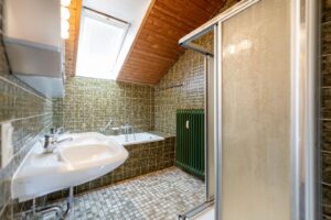 Badezimmer DG.jpg